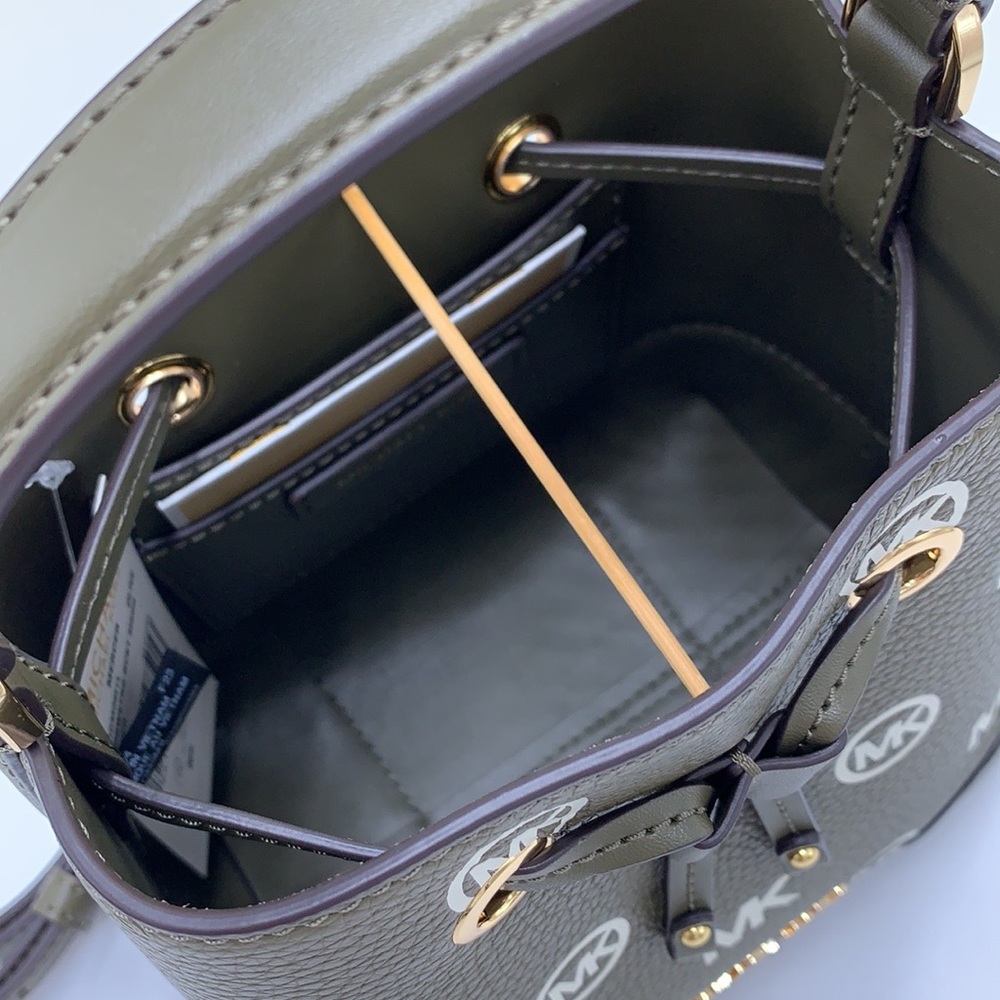 MICHAEL KORS
Mercer Small Logo Embossed Leather
Bucket Bag OLIVE COLOR - Picture 10 of 15